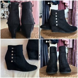 Black Faux Suede Wedge Zip-Up Booties | Size 8.5